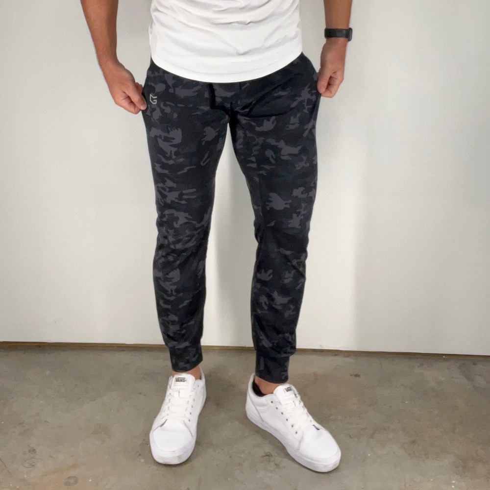G-GRADUAL/ Black & Gray Camo Joggers / Medium